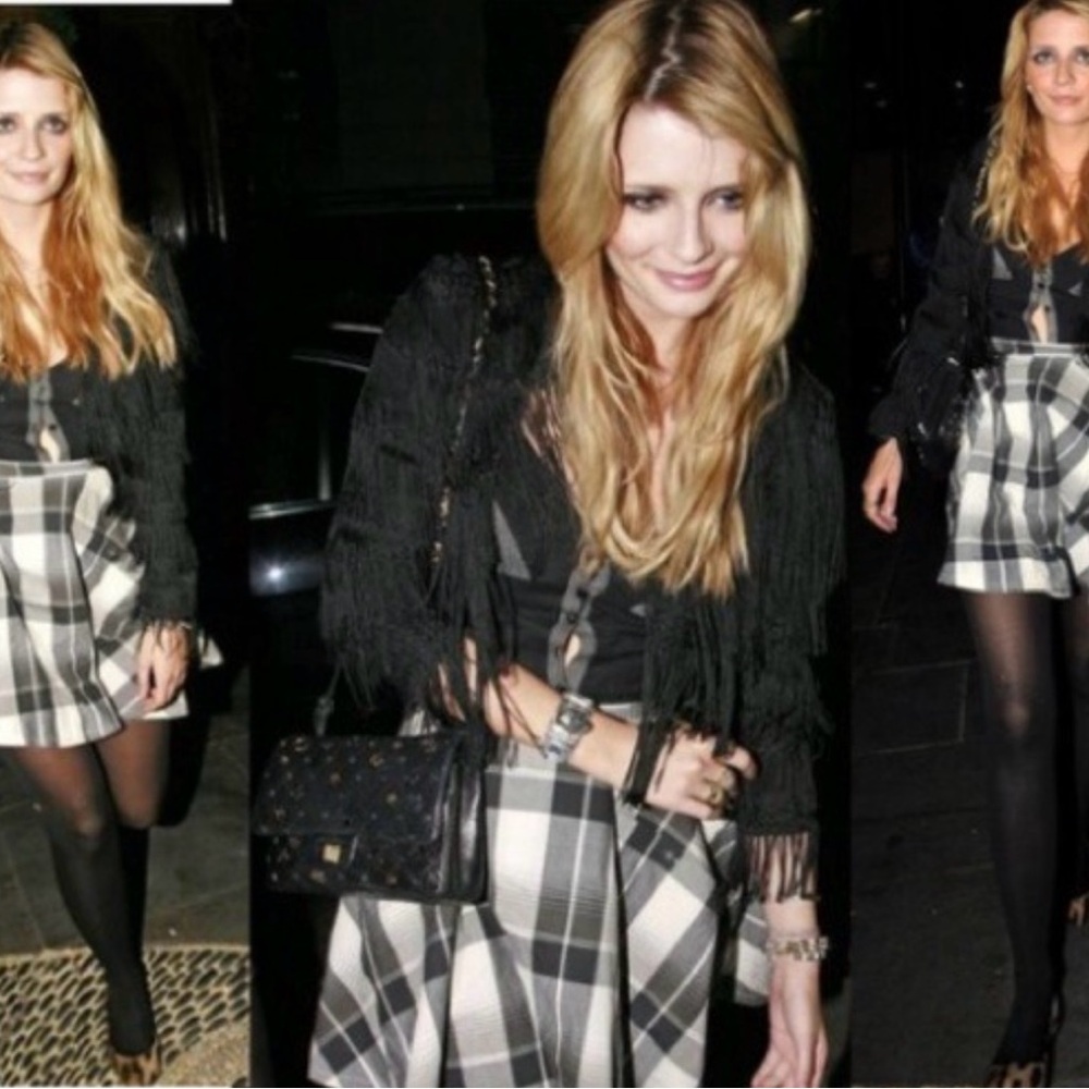 🎉H.P🎉- GET THE LOOK! … Plaid mini skirt